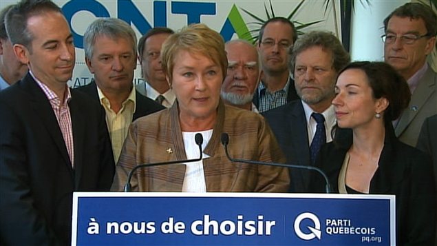 Pauline Marois a dévoilé ses engagements en matière de transports à Saint-Jérôme, en compagnie de plusieurs candidats péquistes.