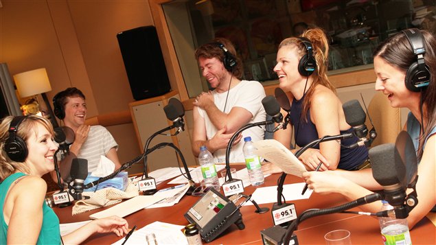 Autour de la table endimanch�e, Karyne Lefebvre, Olivier Morin, Guillaume Tremblay, Sylvie Moreau et Marie-H�l�ne Poitras  |�Radio-Canada / Philippe Couture 