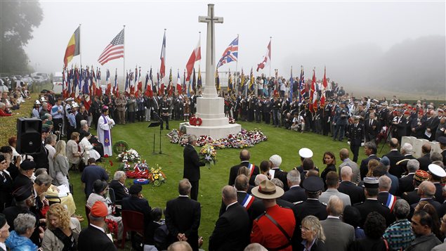 Un fil de discussion en mémoire des millions de victimes des nazis - Page 2 AFP_120819_op6sz_ceremonie-dieppe_sn635