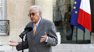 Le médiateur international pour la Syrie Lakhdar Brahimi sur le perron de l'Élysée, à Paris
