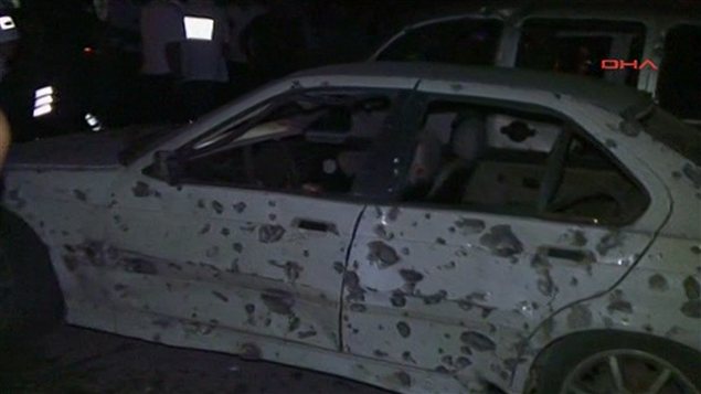 Une voiture qui se trouvait proche de l'explosion, à Gaziantep, le 20 août 2012