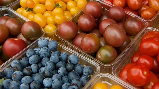 Une vraie honte: En finir avec le gaspillage alimentaire ! .... AFP_120822_s87p2_fruits-legumes-usa_sn635