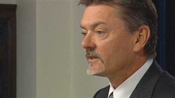 Le ministre albertain des Finances, Doug Horner, a fait une mise à jour sur le premier trimestre de l'exercice financier 2012-2013, jeudi à Edmonton.