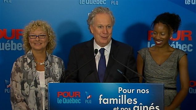 Jean Charest était accompagné de ses candidates dans les circonscriptions de Saint-Henri-Sainte-Anne et de Nelligan, Marguerite Blais et Yolande James.