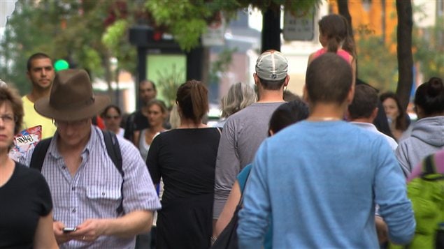 Des passants à Montréal