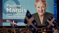 Des partisans p�quistes f�tent la victoire de Pauline Marois. 