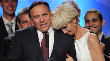François Legault a reçu le soutien de son épouse Isabelle Brais lors de son discours de fin de soirée.