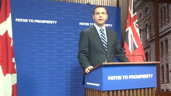 Le parti du chef conservateur, Tim Hudak, a perdu un siège de député après les élections partielles du 6 septembre.