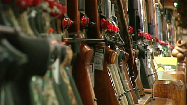 Armes d'épaule