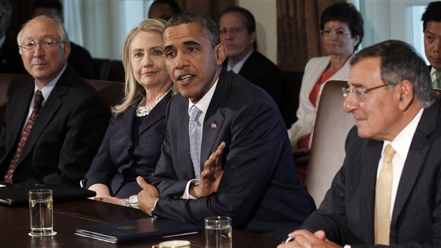 Le président américain Barack Obama, sa secrétaire d'État Hillary Clinton, et le secrétaire à la Défense, Leon Panetta, lors d'une rencontre du Cabinet en juin 2012.