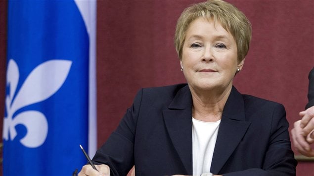 L'ancienne première ministre et chef du Parti québécois Pauline Marois qui prête serment à l’Assemblée nationale en septembre 2012
