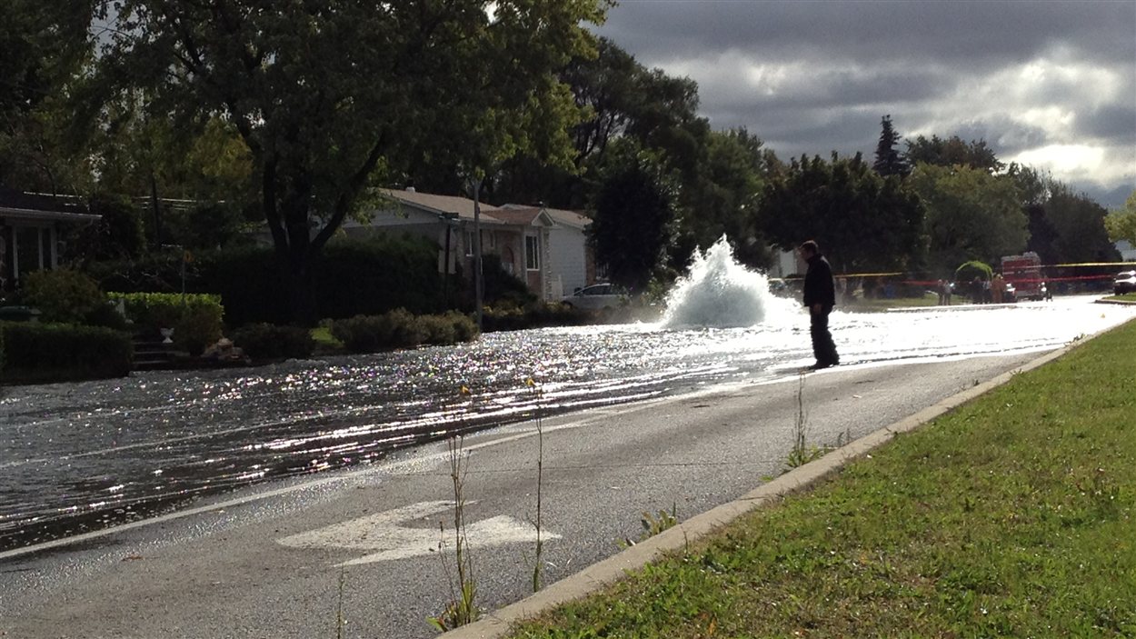 Un bris d aqueduc majeur à Longueuil provoque des inondations Radio