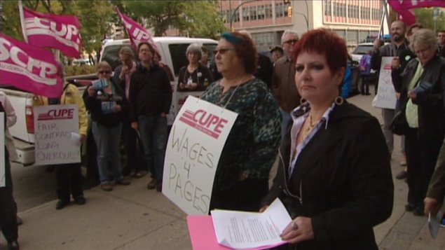 Les employés syndiqués des bibliothèques publiques de Saskatoon réclament un contrat de travail.