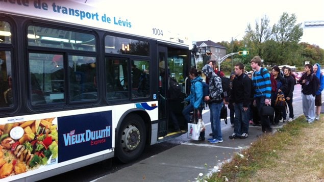 Les autobus de la Société de transport de Lévis sont plein depuis la rentrée automnale.