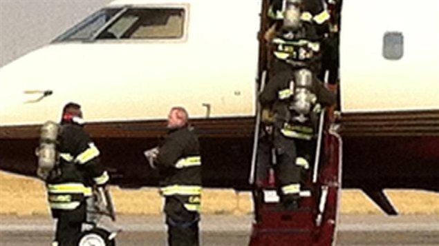 Les pompiers se sont précipités à l'intérieur de l'avion, comme le montre cette photo partagée sur Twitter, le 21 septembre 2012