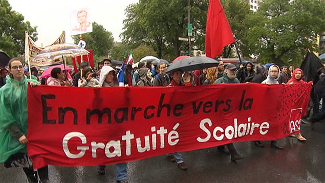 Between 200 and 300 people marched through downtown Montreal on Saturday to celebrate the Quebec student movement's recent victories but also to call for free university tuition ('gratuité scolaire').
