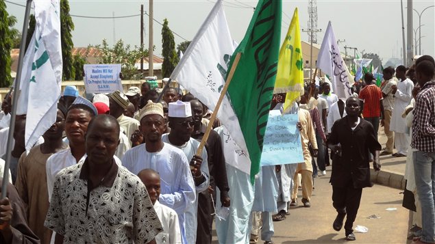Des manifestants dans les rues de Kano, au Pakistan.