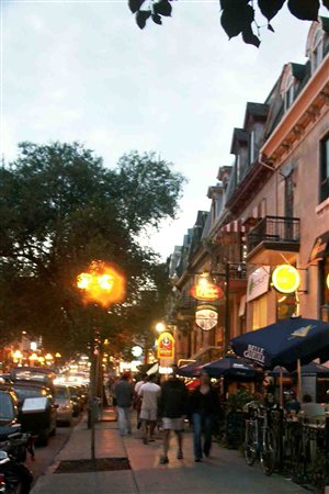 La rue Saint-Denis dans le Quartier latin