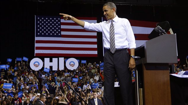 Le candidat démocrate Barack Obama s'adresse à des partisans lors d'un arrêt de sa campagne à l'université Kent State, en Ohio.