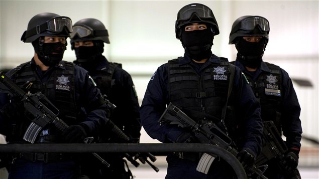 Las autoridades mexicanas llevan a cabo operaciones y acciones contra los cárteles de la droga en todo el país. El hallazgo de dos cabezas en la zona de la capital causa temor en la gente.