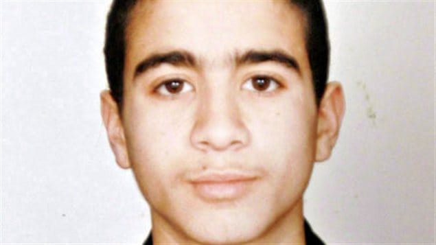El niño soldado canadiense Omar Khadr, capturado por tropas estadounidenses en Afganistán en 2002.