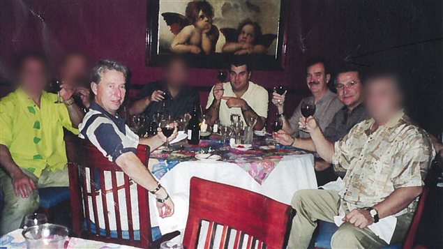 De gauche à droite, Gilles Surprenant, Lino Zambito, Luc Leclerc et Tim Argento, lors d'un voyage au Mexique dans un établissement hôtelier appartenant en partie à Giuseppe Zambito, père de Lino Zambito.