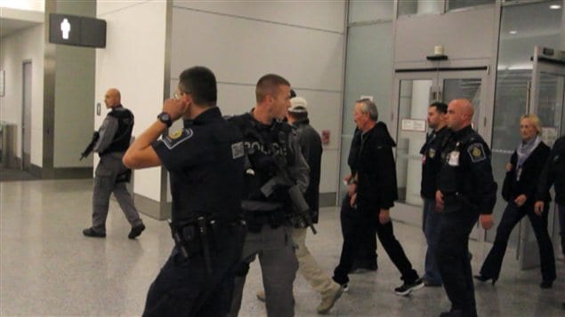 Vito Rizzuto à son arrivée à l'aéroport Pearson, à Toronto.