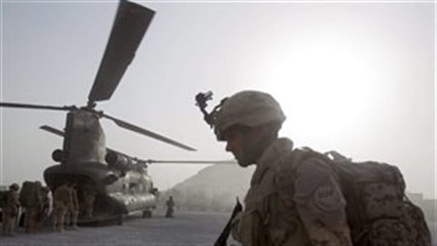 Un soldat canadien sur la base militaire de Kandahar, en Afghanistan