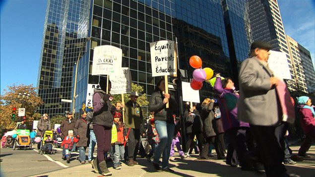Une centaine de personnes ont manifesté samedi matin, à Montréal.
