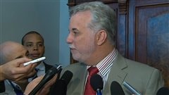 Philippe Couillard se dit favorable à l'abaissement du plafond actuel.