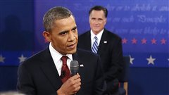 Le président sortant Barack Obama répond aux questions des citoyens américains lors du deuxième débat télévisé. 