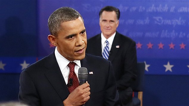 Le président sortant Barack Obama répond aux questions des citoyens américains lors du deuxième débat télévisé.