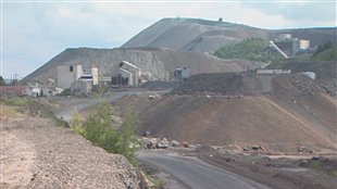 Thetford Mines : des ex-travailleurs de l'amiante veulent des réponses de Québec