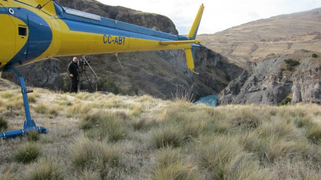 Un hélicoptère de la compagnie HydroAysen, qui veut construire cinq barrages en Patagonie.