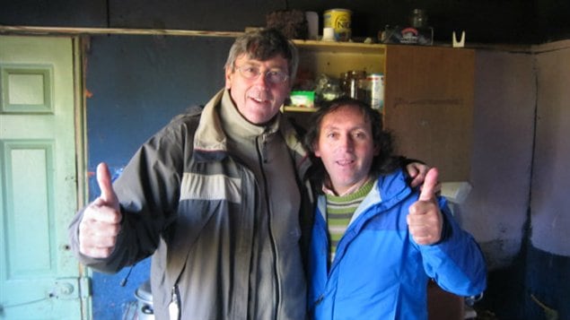 Jean-Michel Leprince (à gauche) en compagnie d'Ivan Fuentes, pêcheur artisanal qui est devenu l'emblème de la révolte des gens d’Aysen.