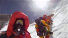 Un Japonais de 80 ans atteint le sommet de l'Everest et bat un record