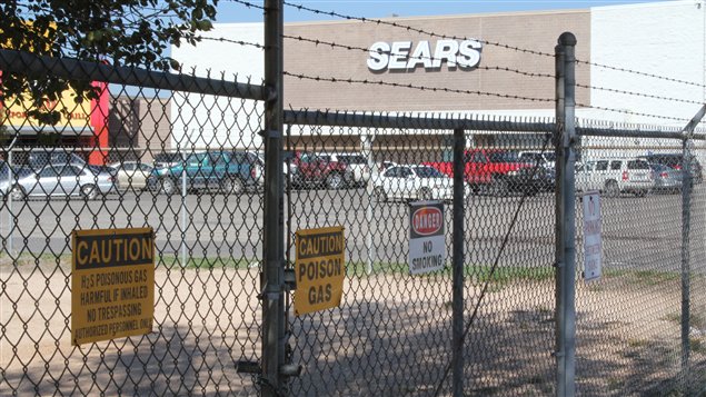 Un puits de gaz de schiste en plein stationnement