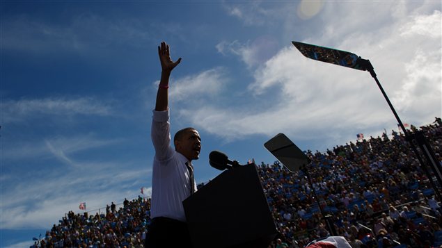 Barack Obama prononçant un discours lors d'un événement de campagne à Delray Beach, en Floride.