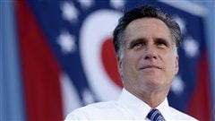 Mitt Romney, prenant une pause au cours d'une visite dans une usine de Worthington, en Ohio.