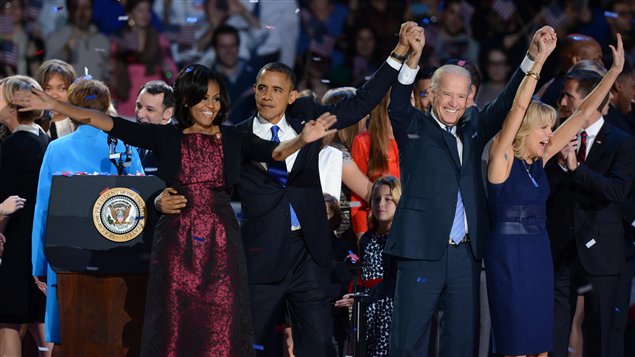 Michelle Obama, Barack Obama, Joe Biden et Jill Biden remercient leurs partisans à Chicago. Michelle Obama, Barack Obama, Joe Biden et Jill Biden remercient leurs partisans à Chicago.