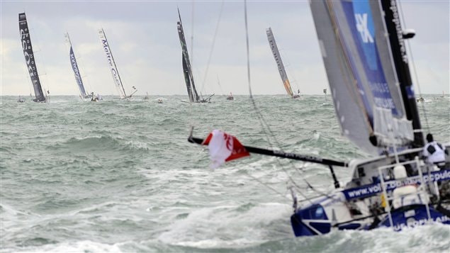 Dix-neuf skippers participent au tour du monde à la voile en solitaire. 