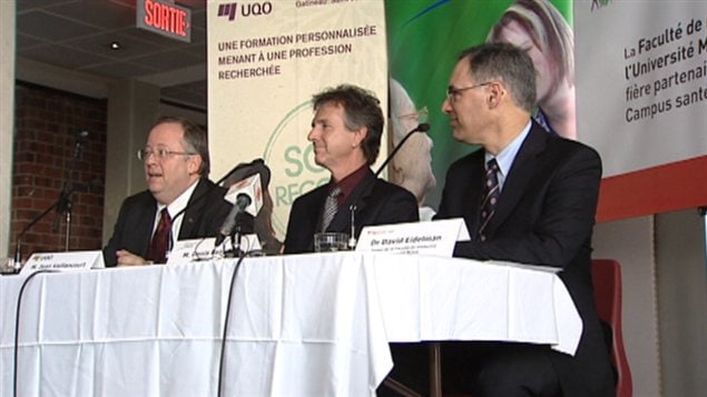 Jean Vaillancourt, recteur de l'UQO, Denis Beaudoin, directeur général du CSSS de Gatineau et Dr David Eidelman, doyen de l'Université McGill, étaient présents lors de la conférence de presse lundi.