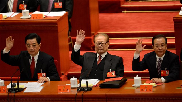 De gauche à droite, le président Hu Jintao, l'ex-président Jiang Zemin et le premier ministre Wen Jiabao à la clôture du 18e Congrès du Parti communiste chinois (PCC).