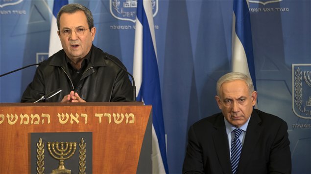 Le ministre israélien de la Défense Ehoud Barak (à gauche) et le premier ministre israélien Benyamin Nétanyahou (à droite) à Tel-Aviv le 14 novembre 2012.