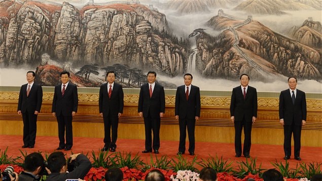Xi Jinping et les nouveaux membres du comité permanent du bureau politique du PCC