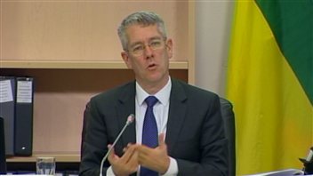 Le directeur du CRTC, Jean-Pierre Blais, a posé plusieurs questions.