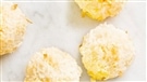 Biscuits à la noix de coco de Marie-Soleil, biscuits « boule de neige » et rouleaux biscuits aux brisures de chocolat