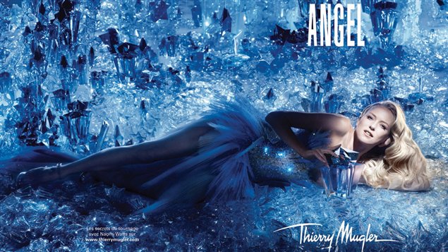 Campagne publicitaire du parfum Angel avec l'�g�rie Noami Watts