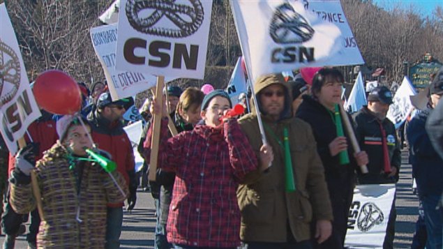 Les travailleurs de Bombardier à La Pocatière ont manifesté récemment.