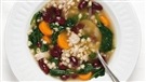 Soupe à l'orge, aux haricots rouges et aux épinards